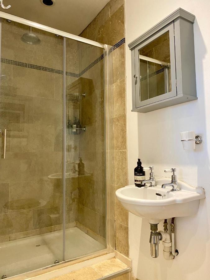 Stunning Georgian Central Bath Home エクステリア 写真